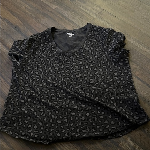 Old Navy Tops - Old Navy Charcoal Leopard Print V-Neck Tee